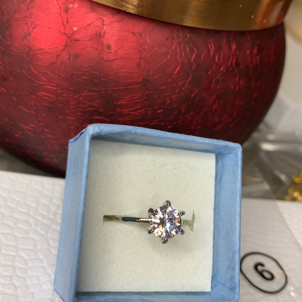 Size 6 Princess ring - Picture 3 of 4